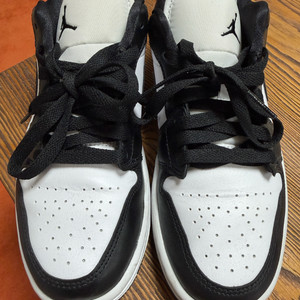 조던 에어 조던 1 로우 화이트/블랙