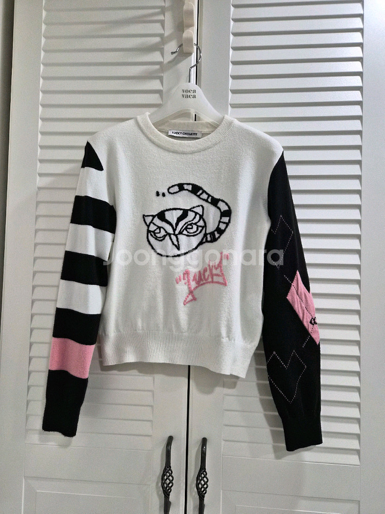 럭키슈에뜨 니트 팝니다.--0