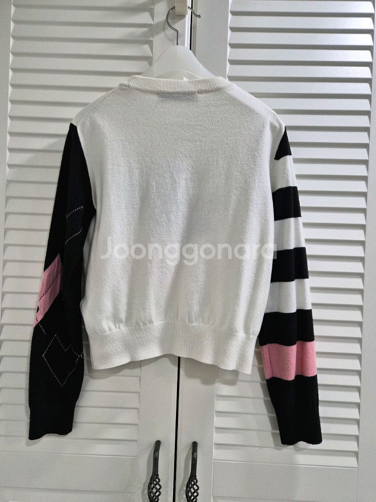 럭키슈에뜨 니트 팝니다.--1