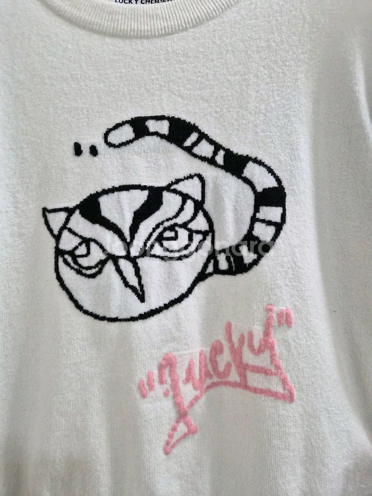 럭키슈에뜨 니트 팝니다.--4