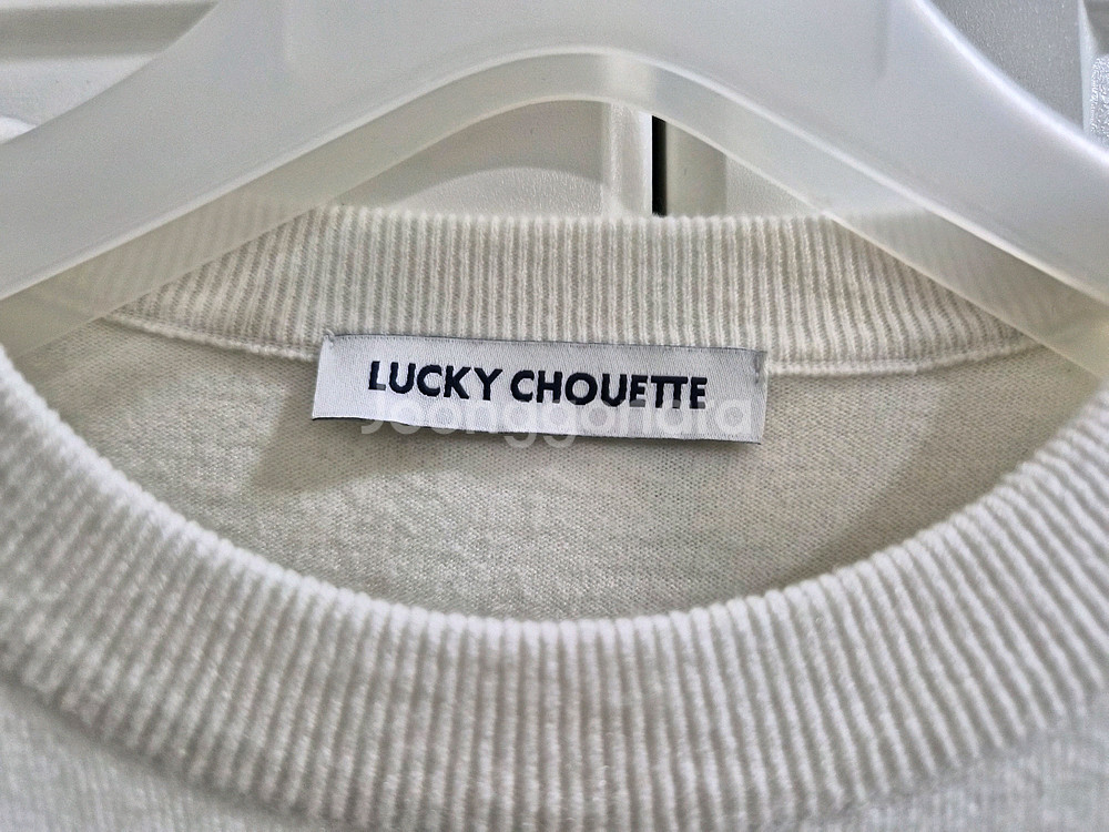 럭키슈에뜨 니트 팝니다.--2