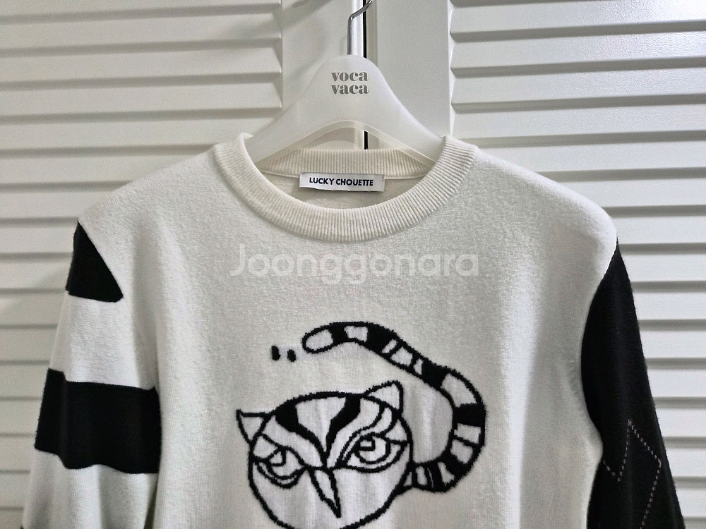 럭키슈에뜨 니트 팝니다.--3