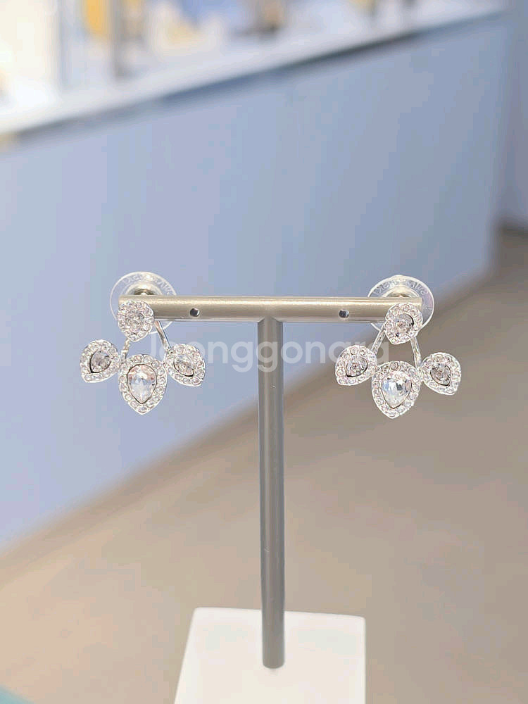 (새상품) 스와로브스키 귀걸이--1