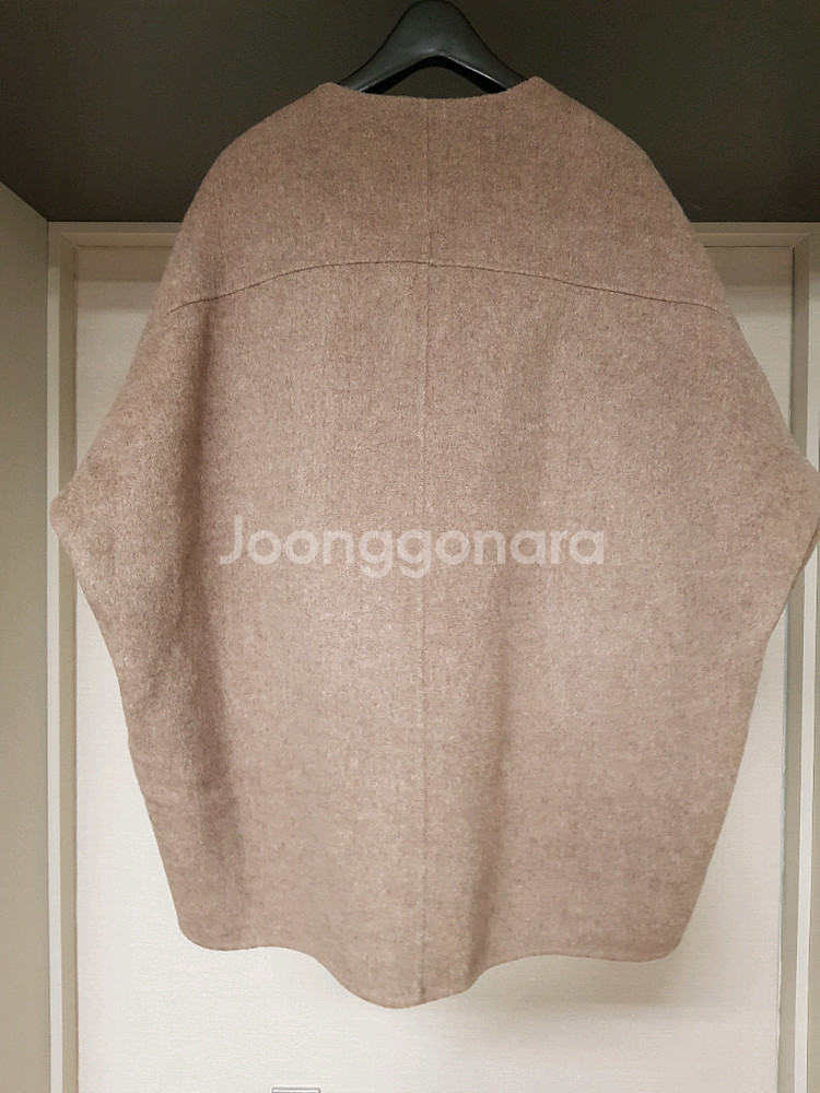 벨라디터치 리얼무스탕배색 핸드메이드 코트--1