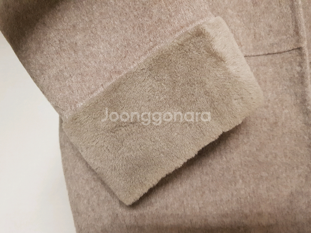 벨라디터치 리얼무스탕배색 핸드메이드 코트--5