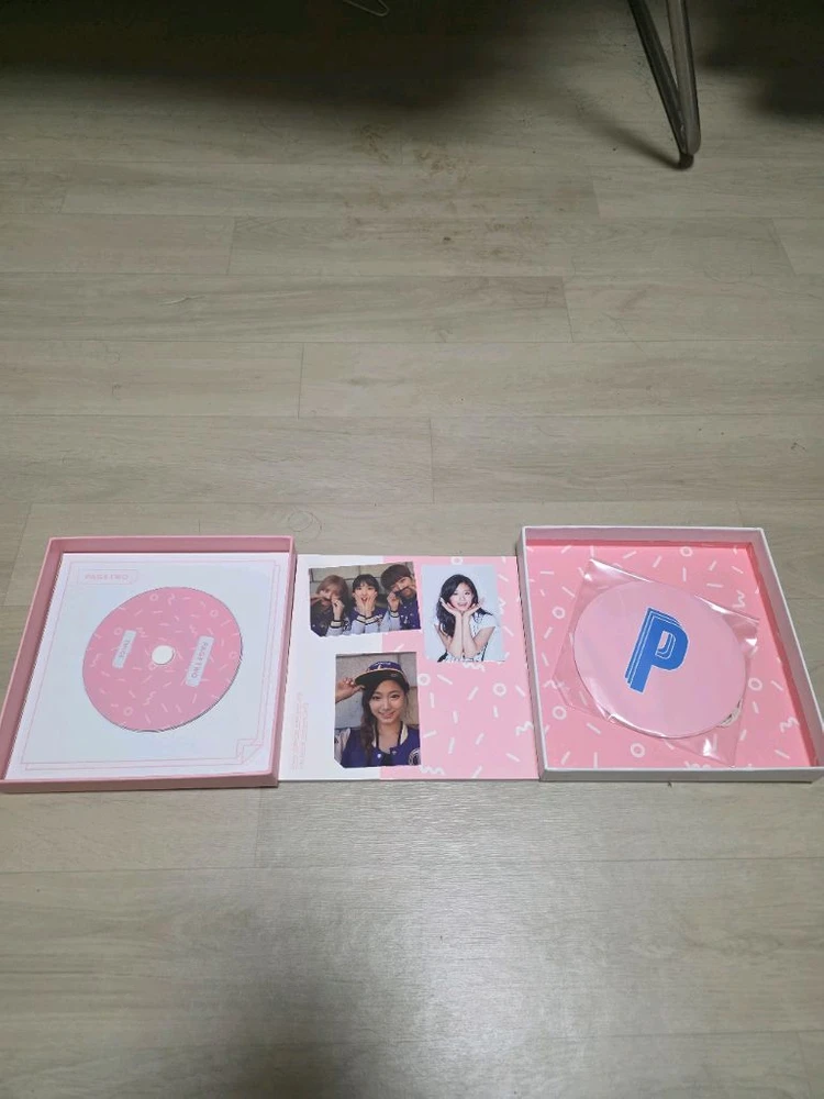 트와이스 Page Two 앨범[쯔위 포카 2장 포함] 트와이스 PAGE TWO 앨범 (핑크 ver.) 풀 구성! 이미지