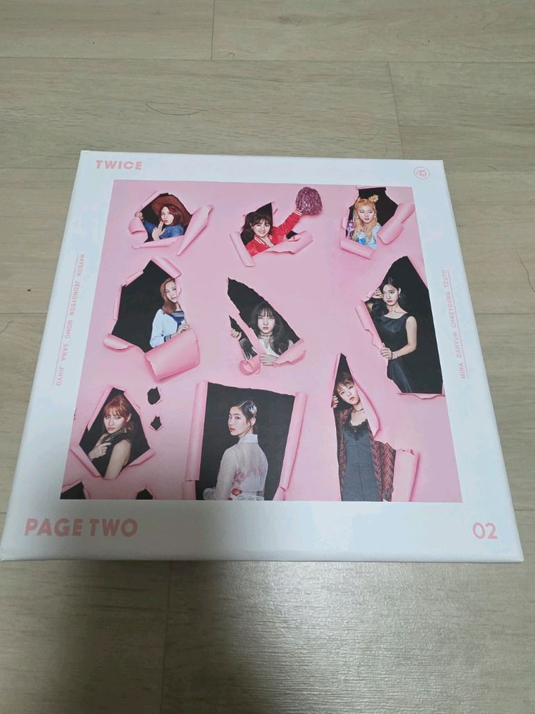 트와이스 Page Two 앨범[쯔위 포카 2장 포함] 트와이스 PAGE TWO 앨범 (핑크 ver.) 풀 구성! 이미지