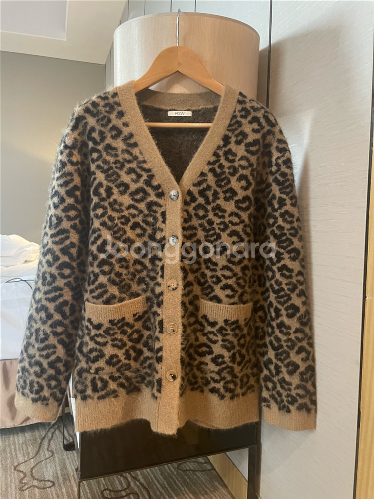 R2W 레오파드 가디건 한섬 마인 타임 럭키슈에뜨 msgm 산드로 랑방 오프화이트 준지 n21--11