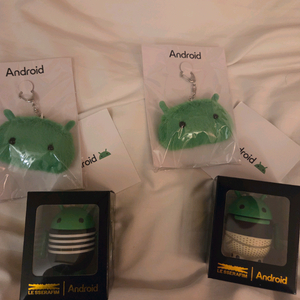 지스타 르세라핌 컴오버 안드로이드 피규어 팝니다~(사쿠라, 홍은채)