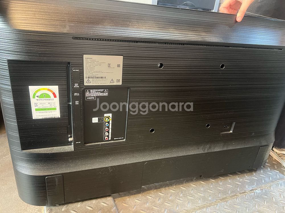 25년 삼성 43인치 TV 본체--2