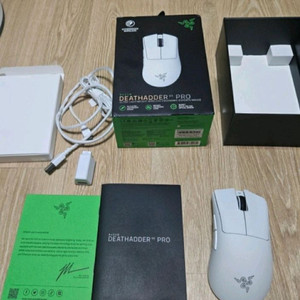 레이저 데스에더 v3 프로 화이트 게이밍 마우스