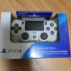 ps4 듀얼쇼크4 화이트 미개봉 팝니다.