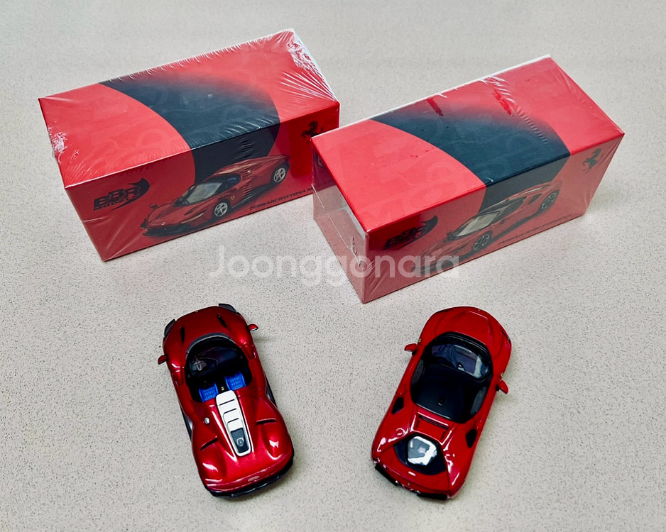 1:64 페라리 다이캐스트--1