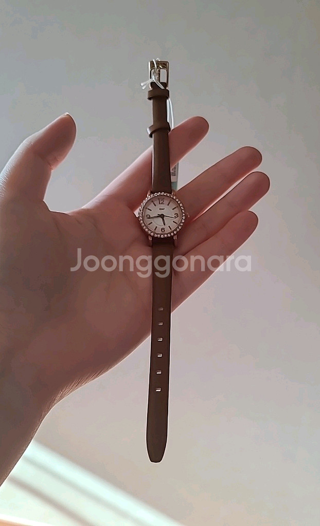 ost 여성용 가죽손목시계 새것--1