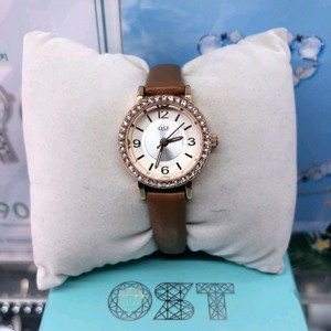 ost 여성용 가죽손목시계 새것
