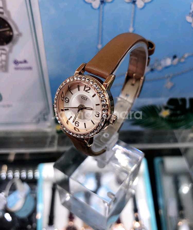 ost 여성용 가죽손목시계 새것--4