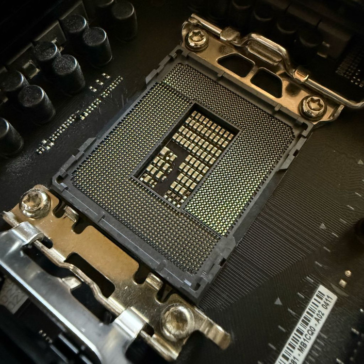 ASUS TUF Gaming Z790-PLUS D4--3