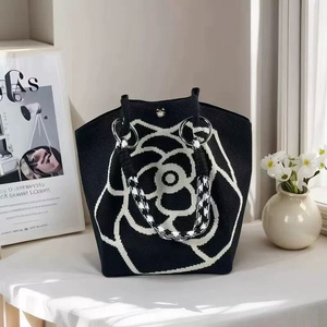 플라워 패턴 니트백