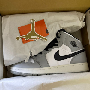 나이키 에어조던1 미드 스모크그레이 240 이미지