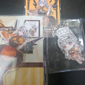 니케 맘스터치 콜라보 모더니아 아크릴+키링 포카2장 판매