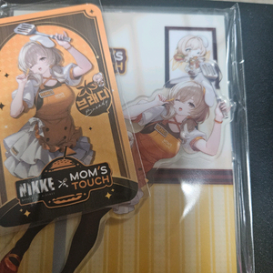 니케 맘스터치 콜라보 브래디 아크릴+포카 판매