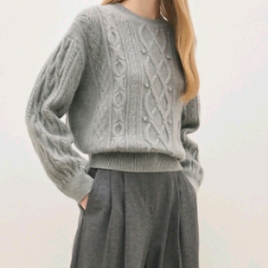 한섬 더캐시미어 캐시미어 블렌드 케이블 폼폼 니트 탑