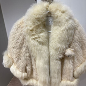 Satin 퍼 케이프 아이보리