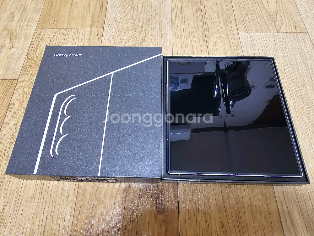 갤럭시 Z 폴드7 S급 256G 정상공기기 풀박스--1