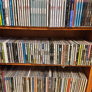 가요 시디 1천3백여장 진열장포함 이미지