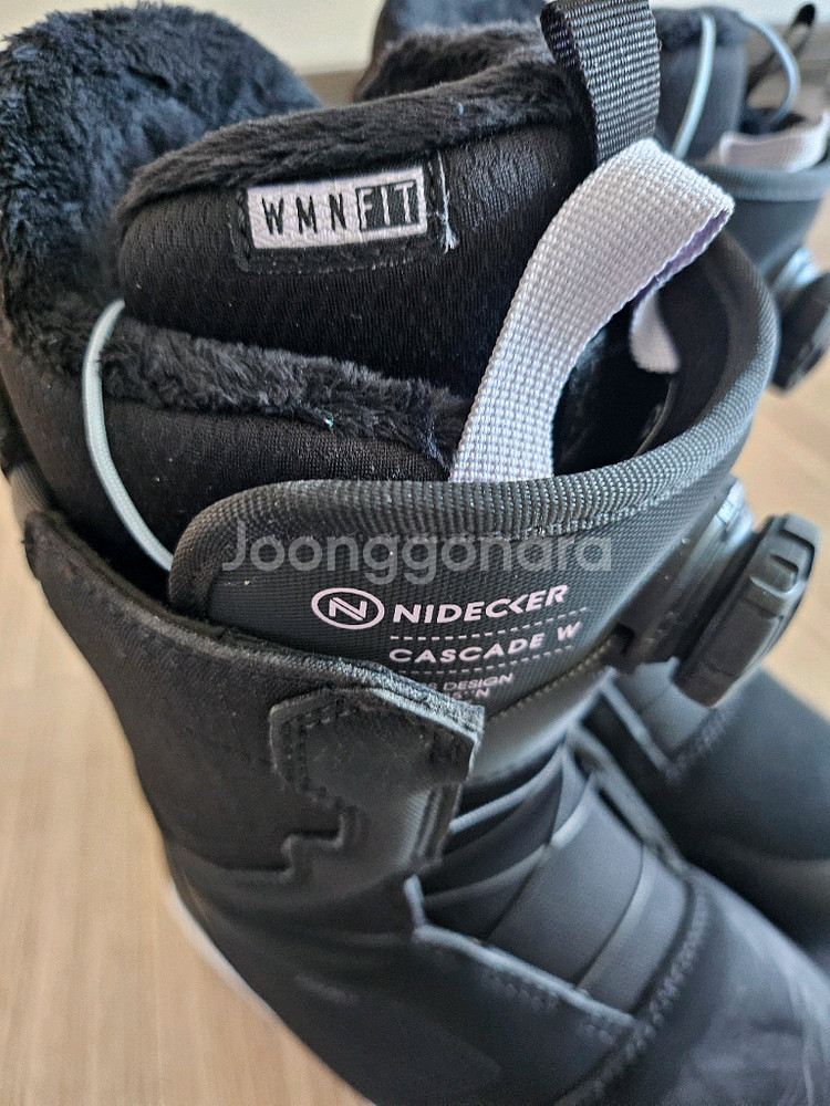 니데커 캐스케이드 여성용 스노우보드 부츠 판매합니다.--2