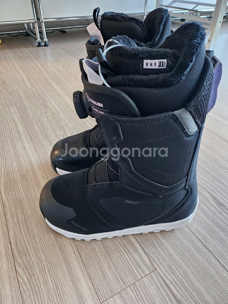 니데커 캐스케이드 여성용 스노우보드 부츠 판매합니다.--1