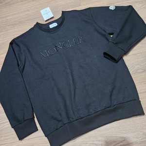 몽클레어 로고 맨투맨