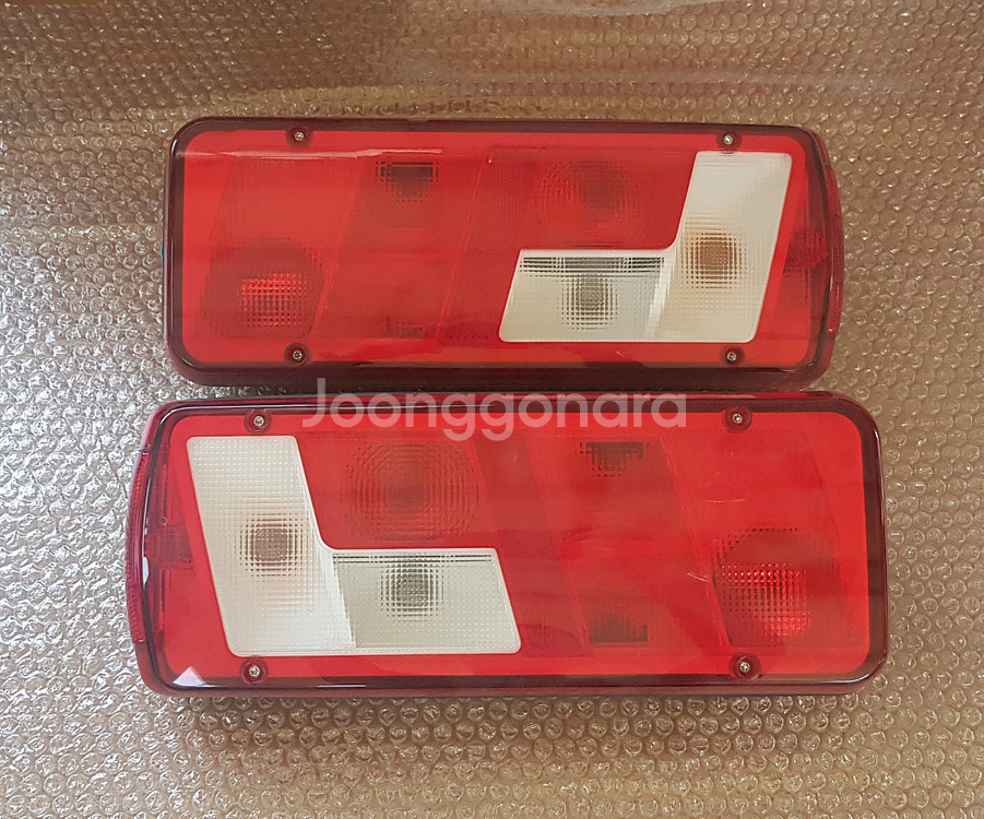 더쎈 후미등 데루등 테일램프 브레이크등 1조 양쪽 더센4톤 22년식 순정 팝니다--0