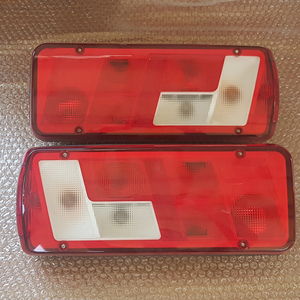 더쎈 후미등 데루등 테일램프 브레이크등 1조 양쪽 더센4톤 22년식 순정 팝니다