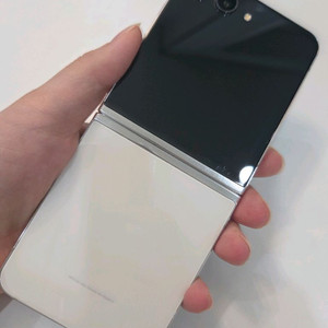 갤럭시 Z플립5 특S급 256g 크림 서울z플립5 부산z플립5 강원z플립5 대전z플립5 파주z플립5 창원z플립5