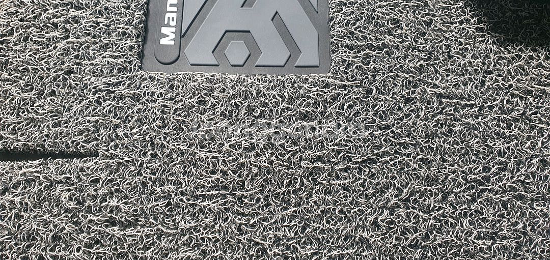 그랜저GN7 코일매트입니다. 만도 제품이고, 친환경 프리미엄 코일매트라고 적혀있네요.--3