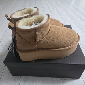 호주 어그 울트라미니 부츠 225