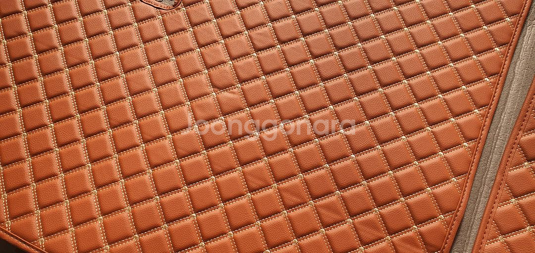 싼타페TM 5인승 트렁크에 딱 맞는 매트입니다. 고급스러운 다이아몬드 퀼팅 디자인이 돋보입니다.--5