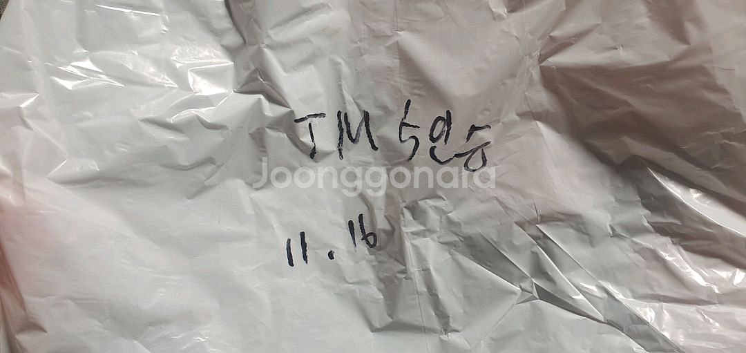 싼타페TM 5인승 트렁크에 딱 맞는 매트입니다. 고급스러운 다이아몬드 퀼팅 디자인이 돋보입니다.--7