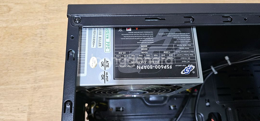 케이스 , 파워 2개 , SSD , HDD , 그래픽카드 , 판매합니다--2