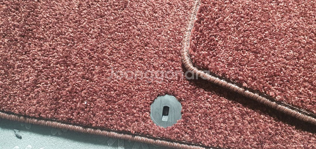 신형 G90 순정 바닥 매트 판매합니다. 차량 출고 후 바로 다른 매트로 교체하여 보관만 했습니다--5