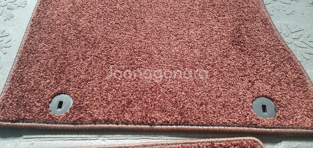 신형 G90 순정 바닥 매트 판매합니다. 차량 출고 후 바로 다른 매트로 교체하여 보관만 했습니다--4