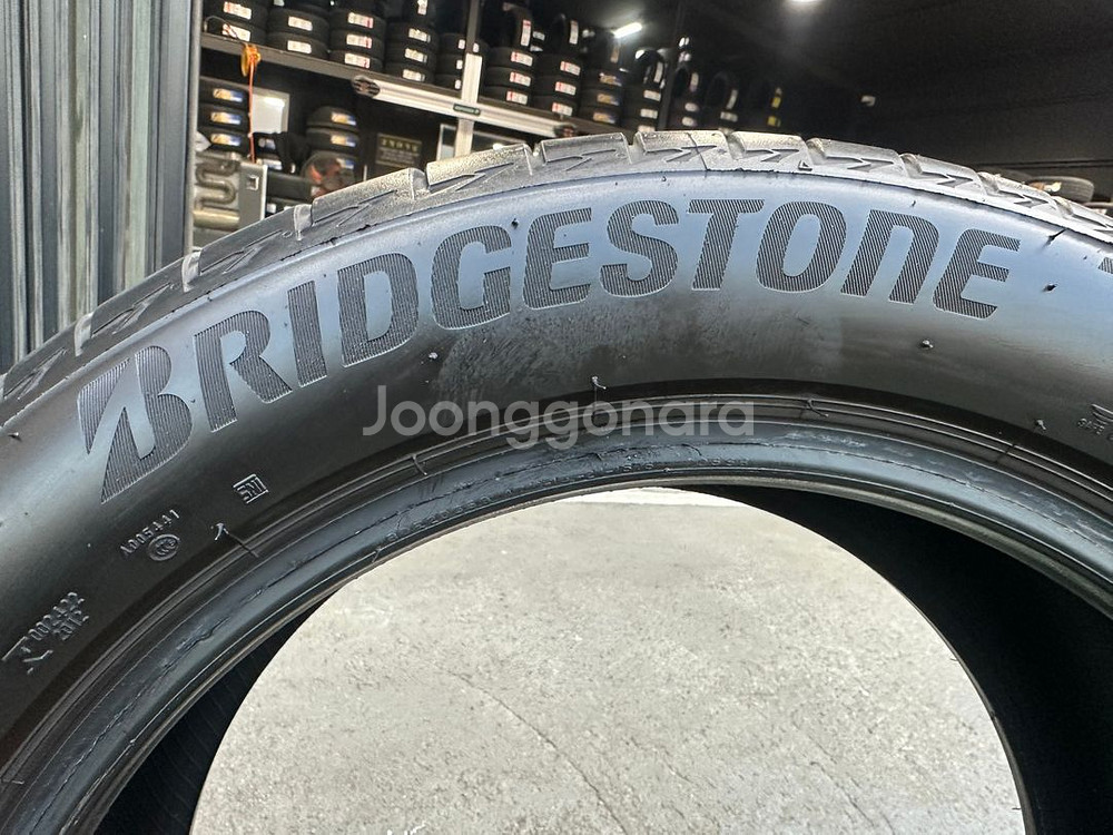 225 50 17 브리지스톤 투란자 런플렛 중고타이어 4개 판매--0