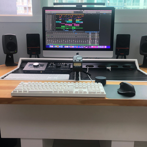 주문제작 스튜디오 콘솔 데스크 + 공 판넬 + Adam Hall 1U 멀티탭 2개 미디데스크