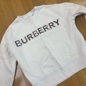 버버리 키즈 맨투맨 8Y
