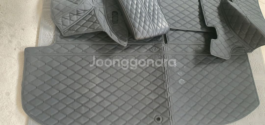 팰리세이드 7인승 트렁크 차박에 최적화된 매트입니다. 푹신한 퀼팅 디자인으로 편안한 차박을 도와줍니다--3