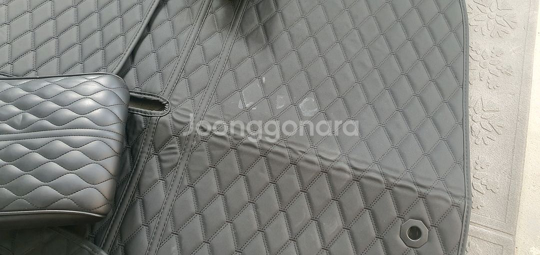 팰리세이드 7인승 트렁크 차박에 최적화된 매트입니다. 푹신한 퀼팅 디자인으로 편안한 차박을 도와줍니다--4