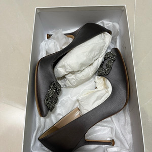 새상품급 마놀로블라닉 37 구두 240mm