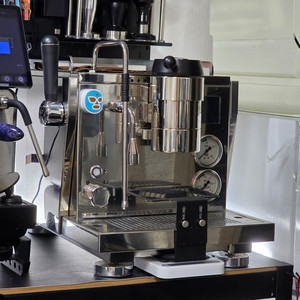 로켓 R9 ONE 커피머신 1그룹 판매합니다