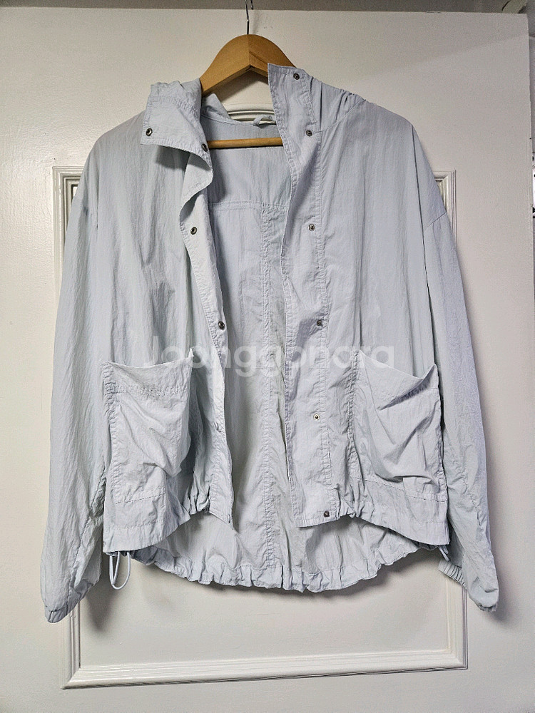 자주 jaju 스카이블루 연하늘 바람막이 자켓 아우터 편의점 반값 택포 15000원--0